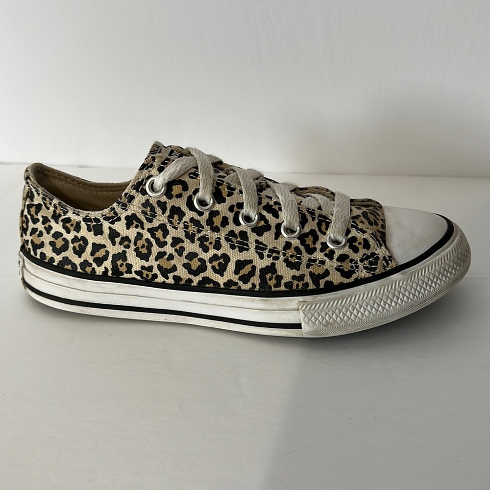 Converse - cheetah print